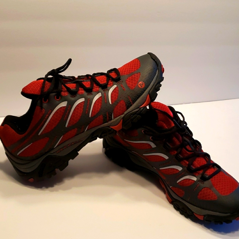 Merrell Mens size 10 Moab deep red hiking shoes.